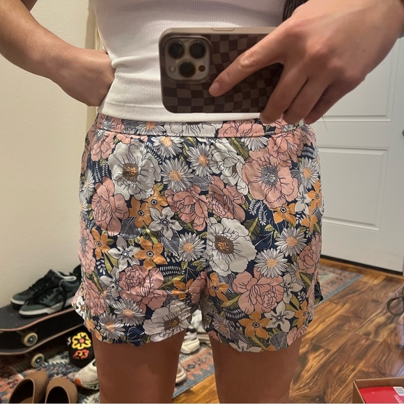 Vans floral shorts - Picture 7 of 9